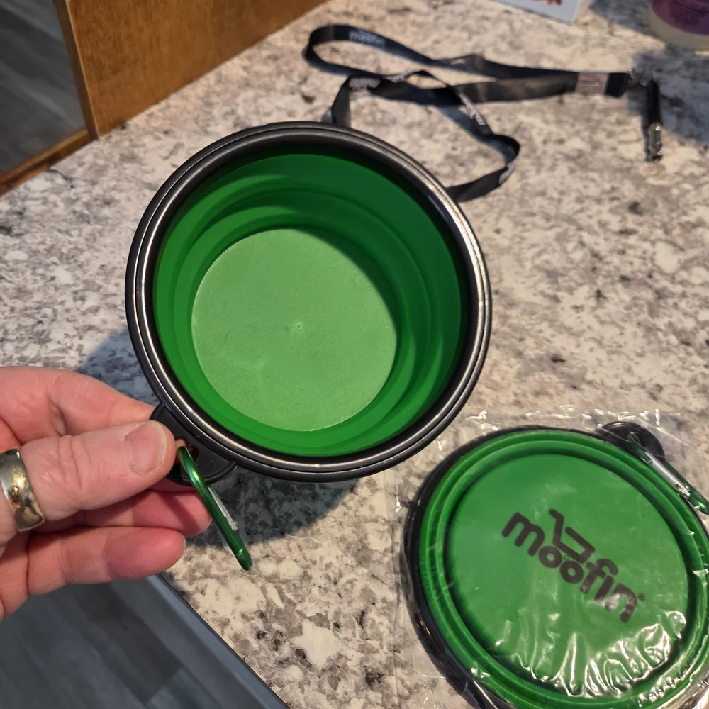 New Moofin Set Of 3 Green Collapsible Bowl & Blue Pet Grooming Glove Dog Whistle